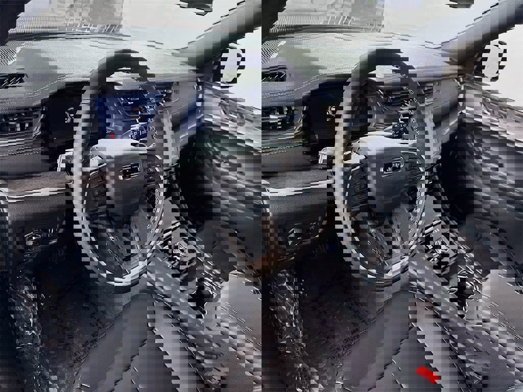 New 2025 Jeep Grand Cherokee L Limited w/ Trailer Tow Package image 4