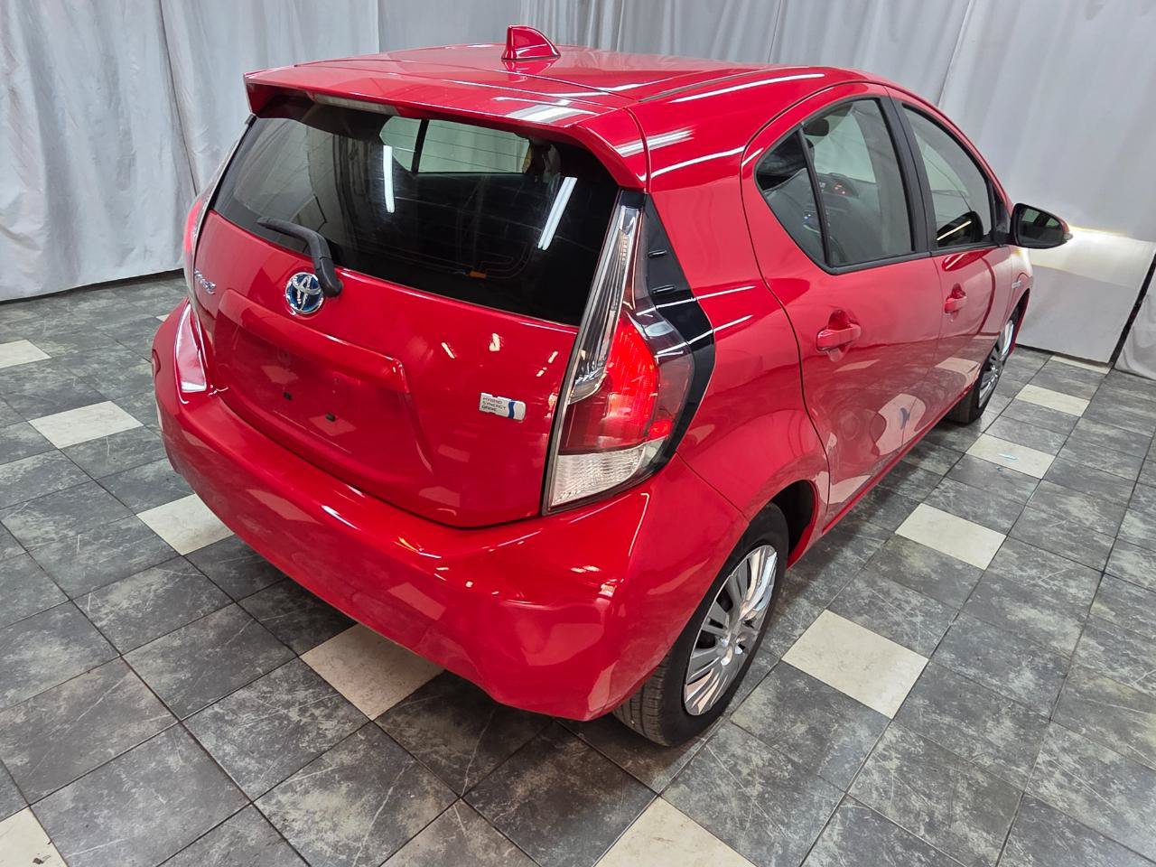 Used 2015 Toyota Prius C One FWD image 5