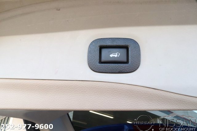 Used 2018 Nissan Rogue SV image 16