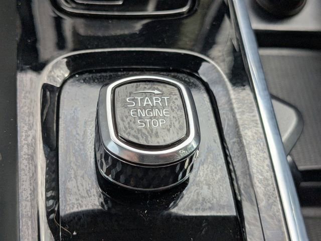 Certified 2025 Volvo XC60 B5 Core image 35