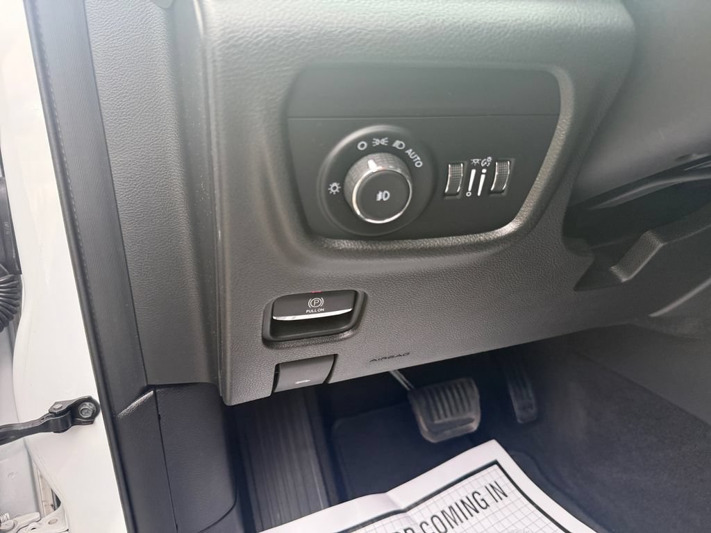 Used 2021 Jeep Grand Cherokee L Limited RWD image 18