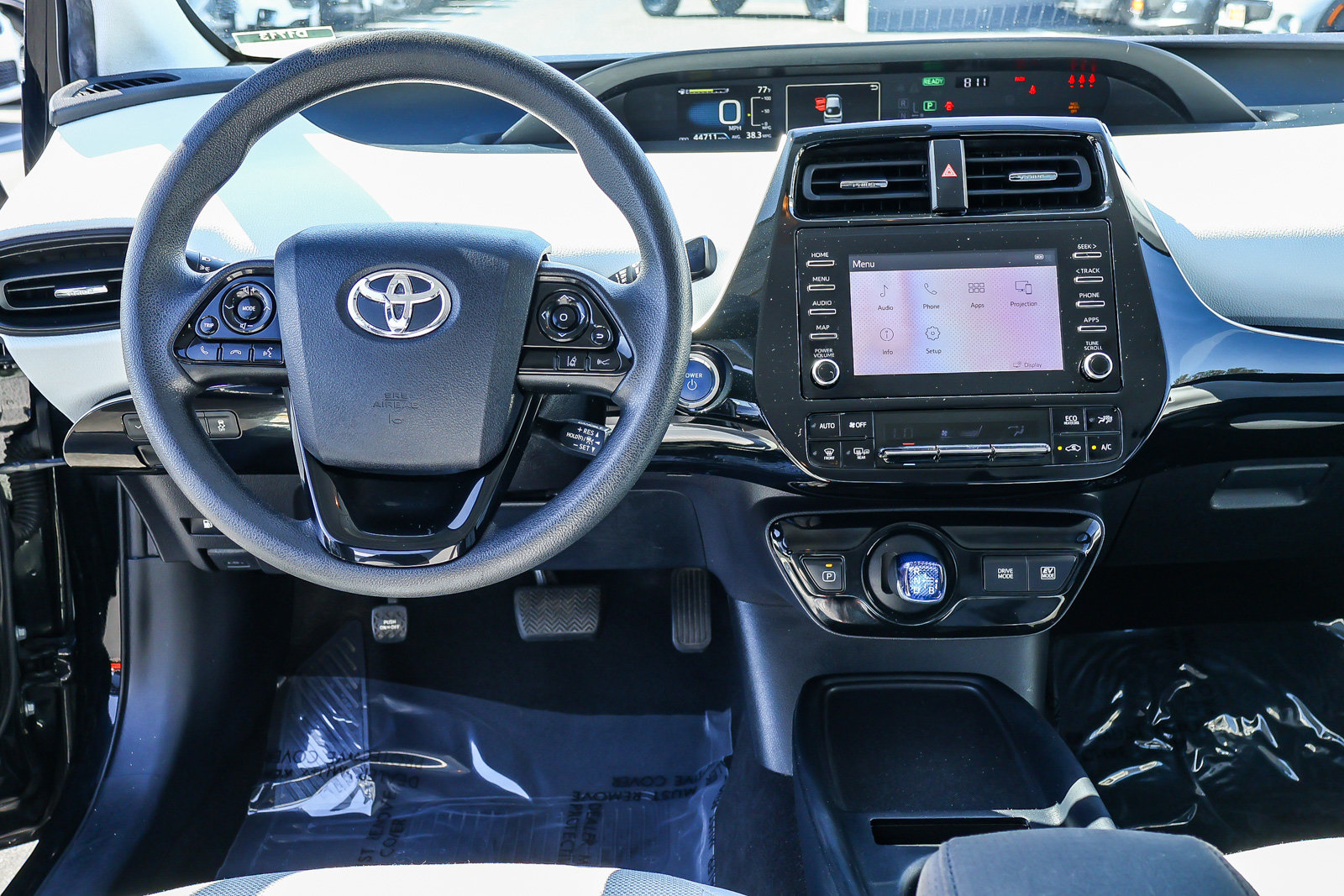 Used 2020 Toyota Prius LE FWD image 3