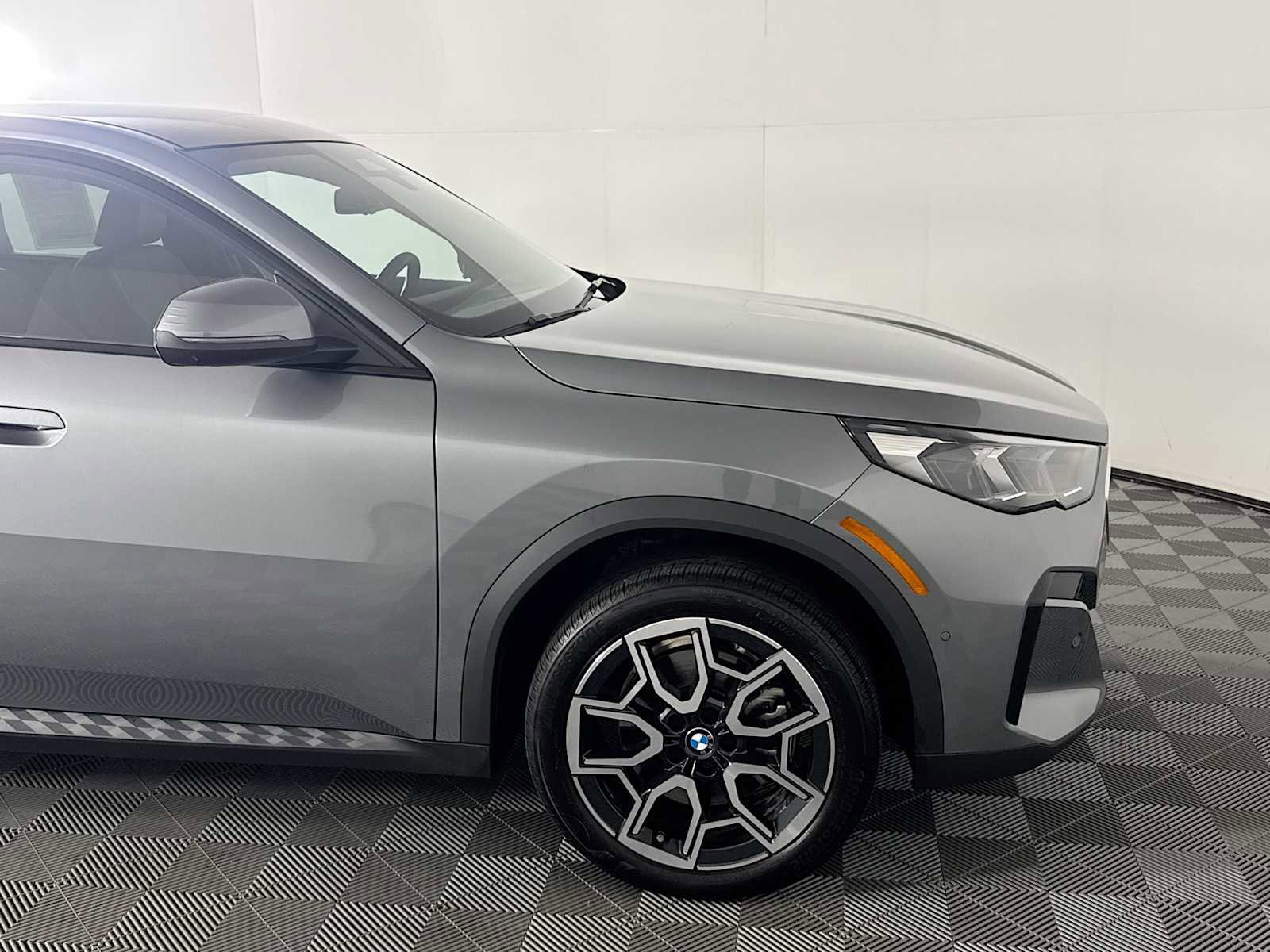 Used 2025 BMW X2 xDrive28i w/ Premium Package image 46