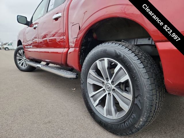 Used 2018 Nissan Titan SL image 15