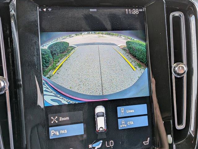 Used 2022 Volvo XC40 T4 Momentum FWD image 13