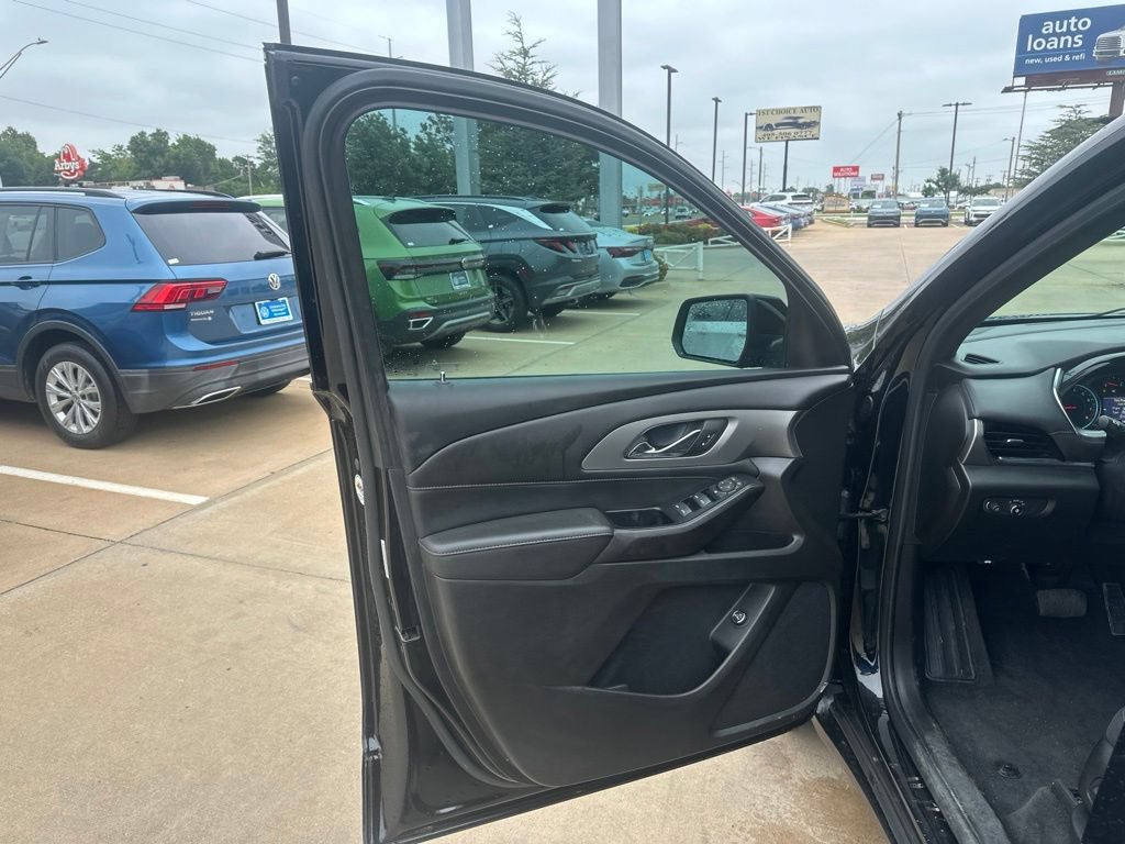 Used 2023 Chevrolet Traverse LT FWD image 9