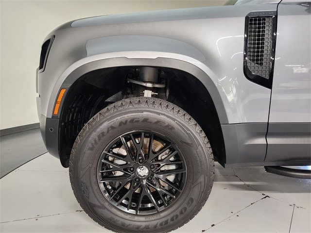 Used 2021 Land Rover Defender 110 image 11