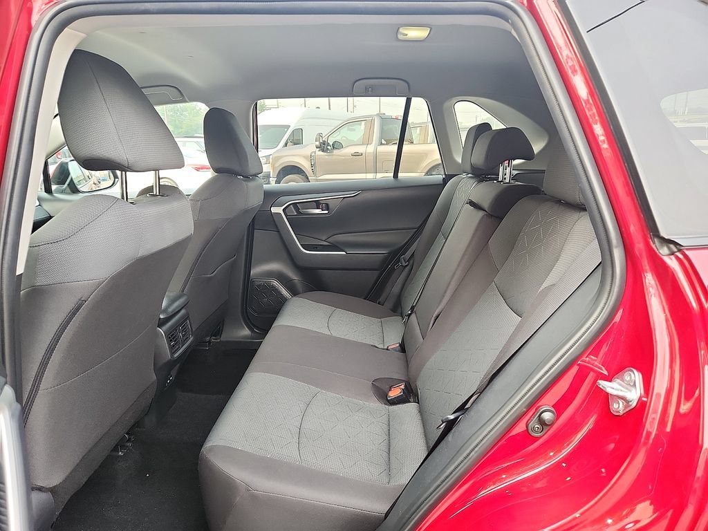 Used 2025 Toyota RAV4 XLE AWD/4WD image 10