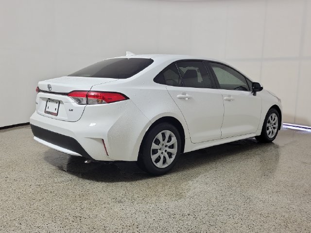 Used 2022 Toyota Corolla LE FWD image 3