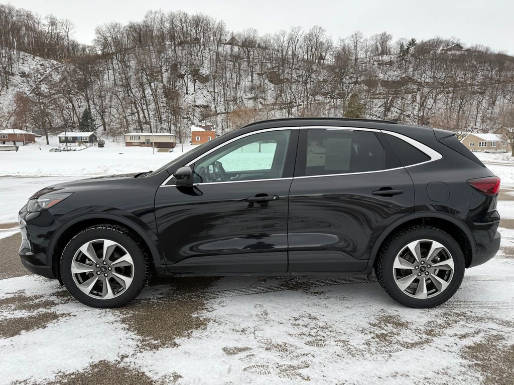 Used 2023 Ford Escape Platinum image 9