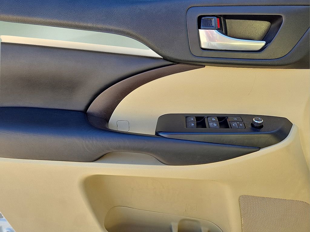 Used 2018 Toyota Highlander XLE image 22