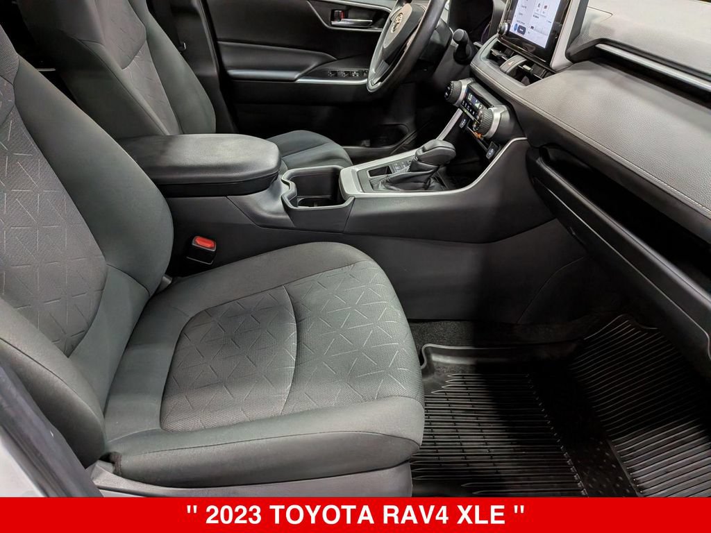 Used 2023 Toyota RAV4 XLE AWD/4WD image 32