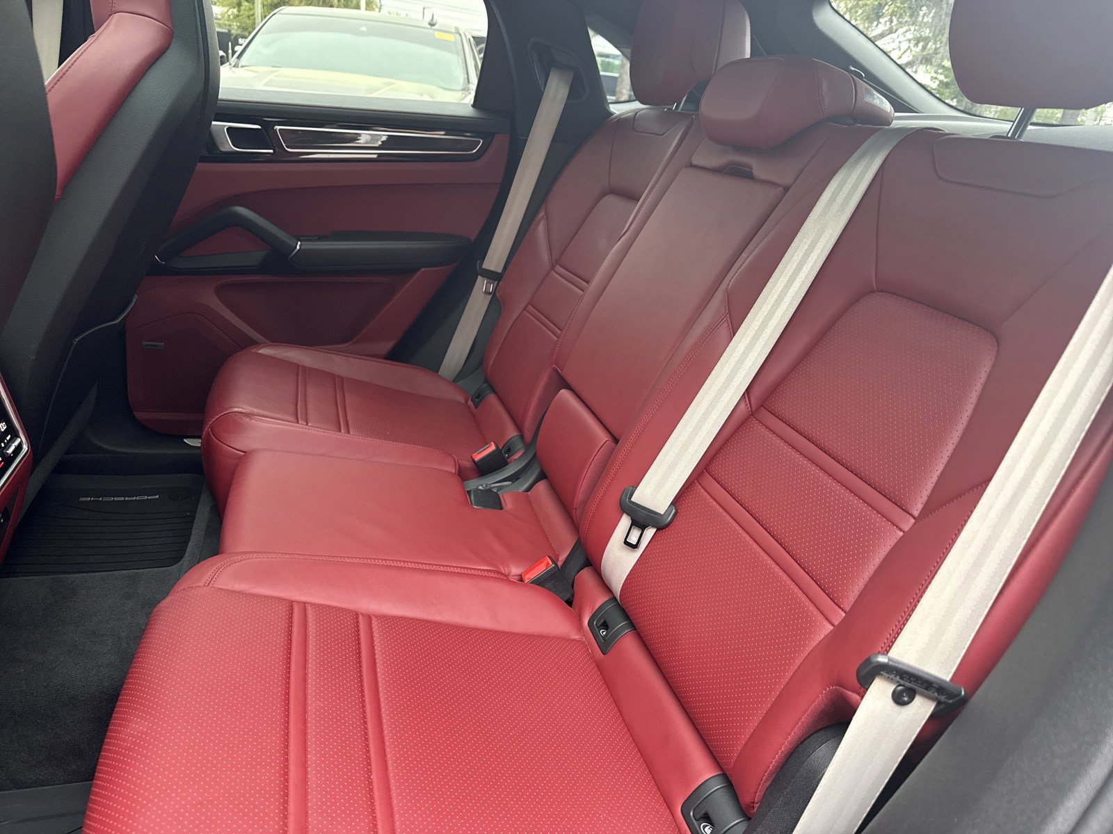 Used 2022 Porsche Cayenne S Platinum image 28