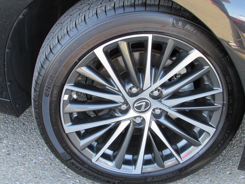 Used 2025 Lexus ES 300h w/ Premium Package FWD image 31