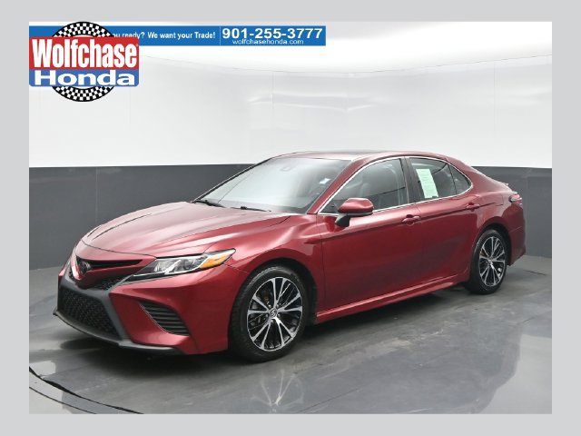 Used 2018 Toyota Camry SE w/ Moonroof Package FWD image 1