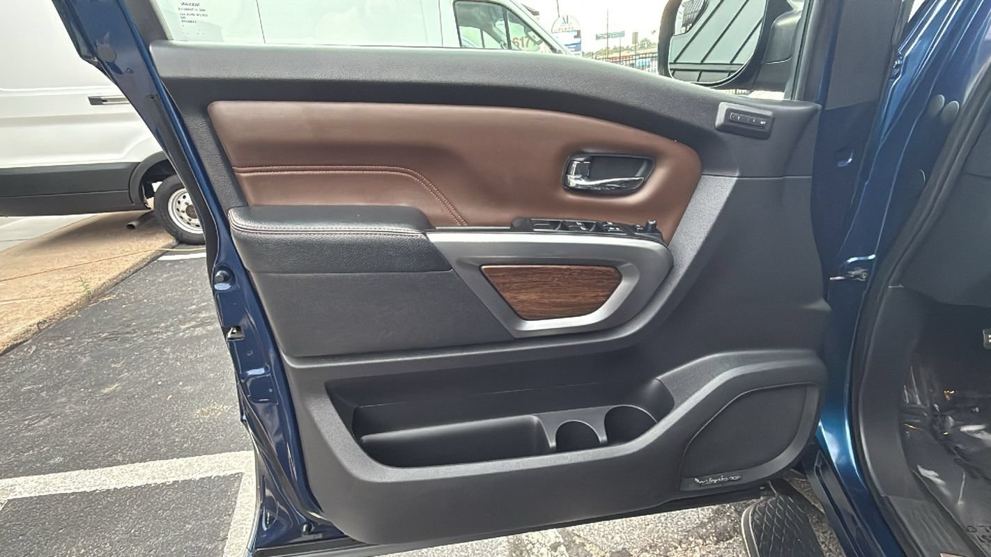 Used 2018 Nissan Titan Platinum Reserve AWD/4WD image 9