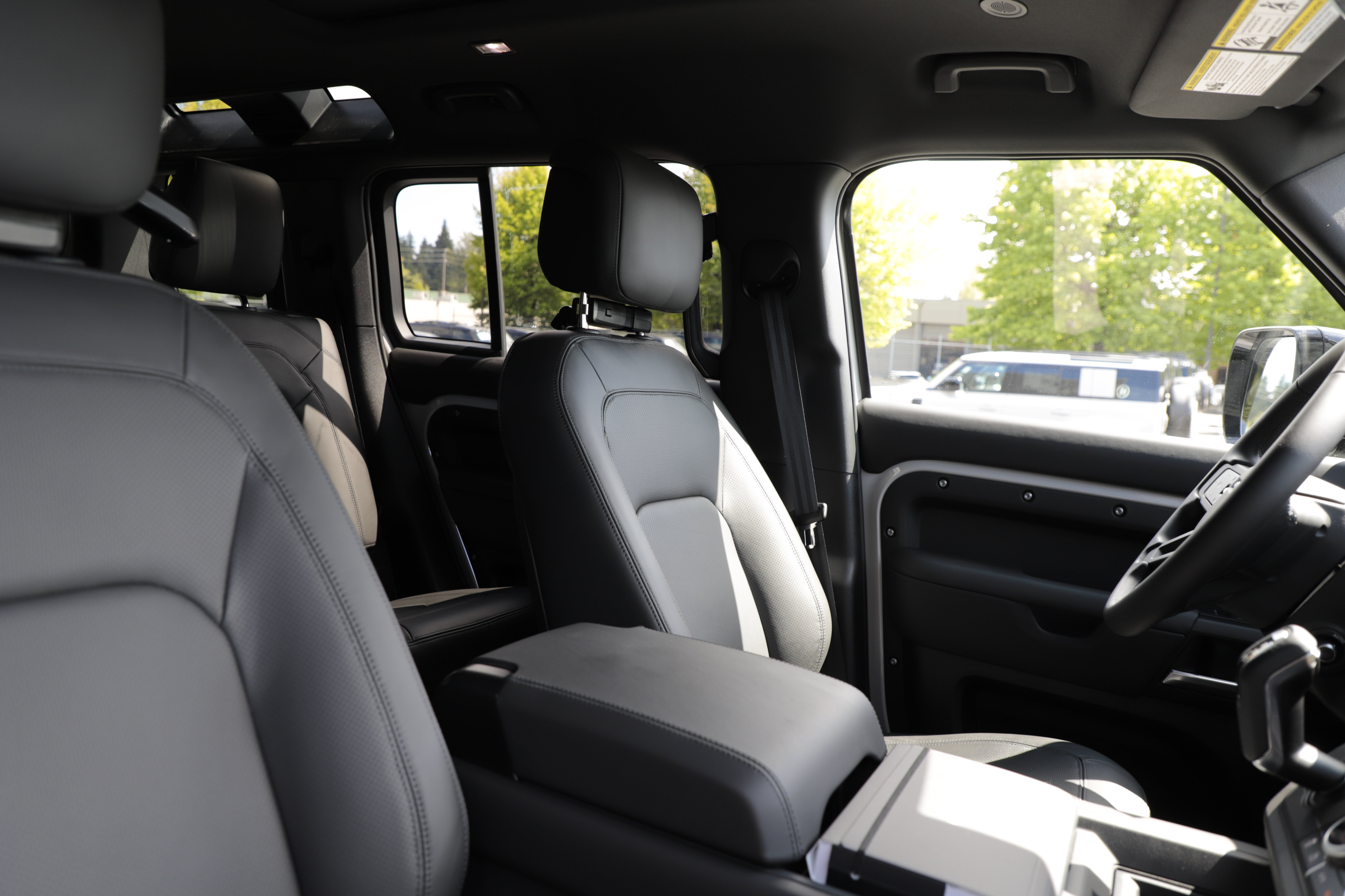 New 2026 Land Rover Defender 110 X-Dynamic SE AWD/4WD image 12