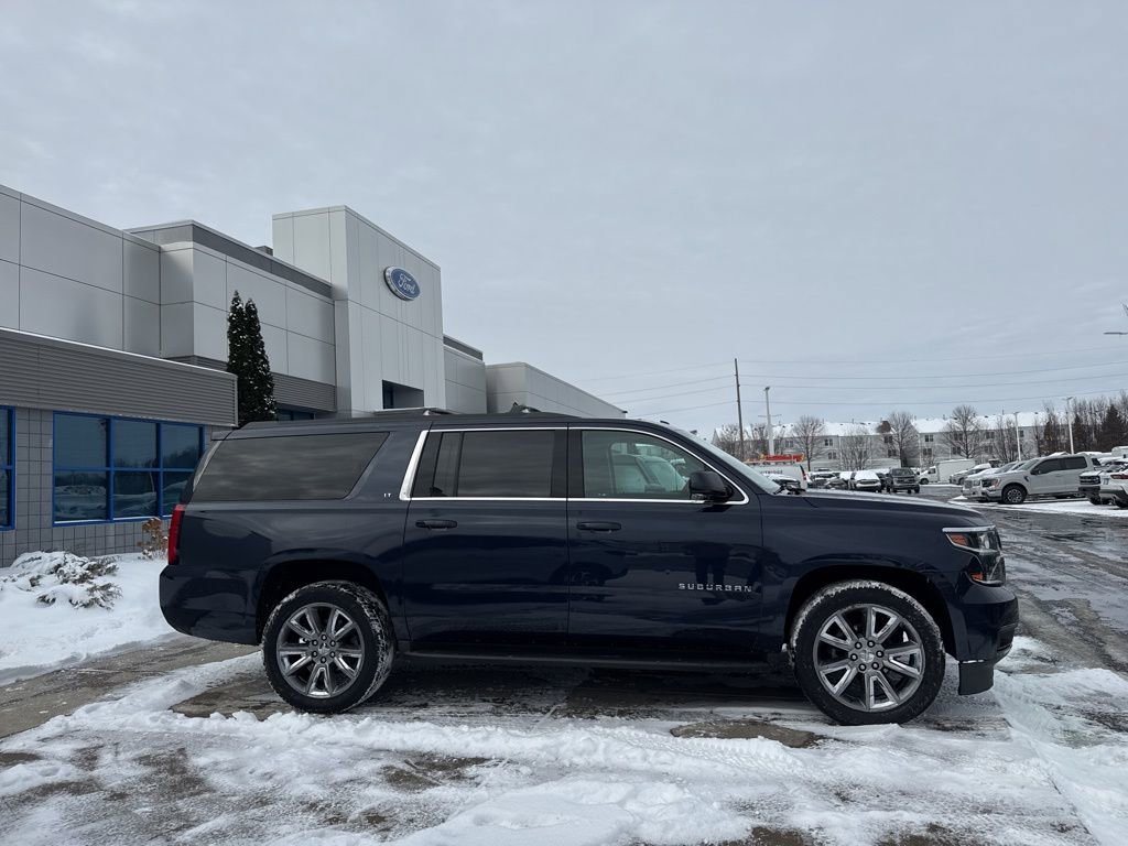 Used 2018 Chevrolet Suburban LT image 10