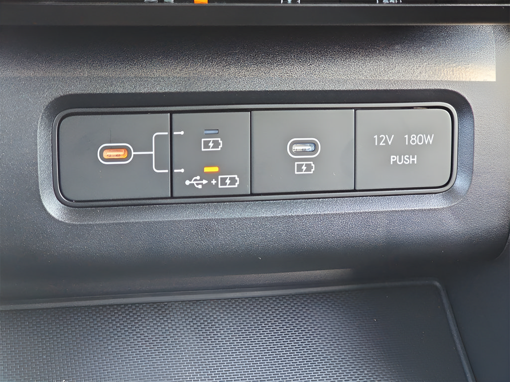 Certified 2025 Hyundai Tucson Limited FWD image 31