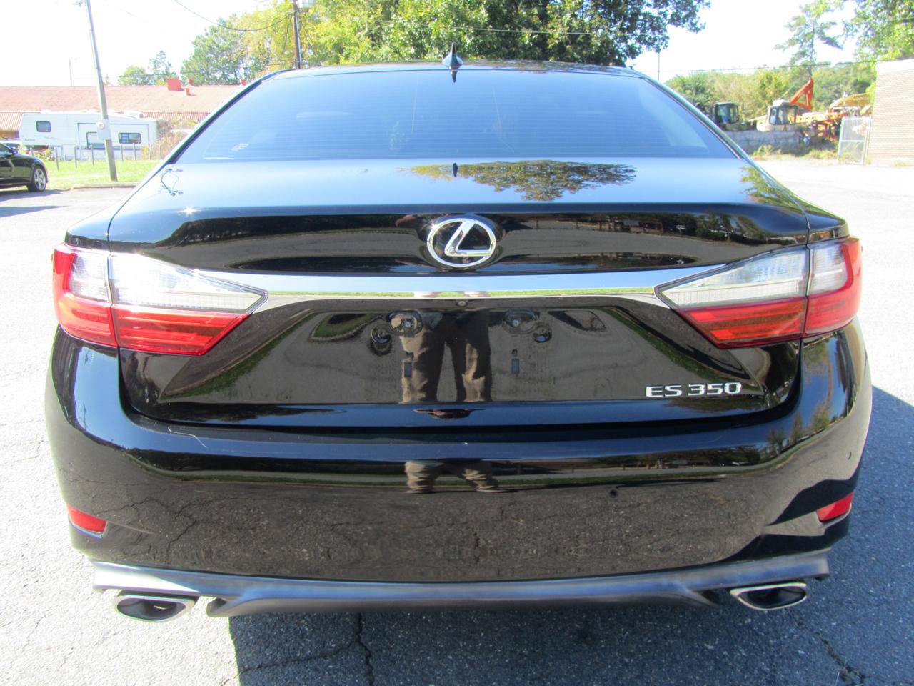 Used 2016 Lexus ES 350 w/ Luxury Pkg & Navigation w/ Luxury Package w/Wood Trim FWD image 9