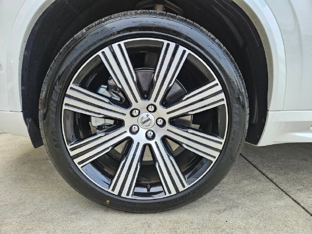 Used 2024 Volvo XC90 T8 Plus w/ Protection Package Premier AWD/4WD image 9
