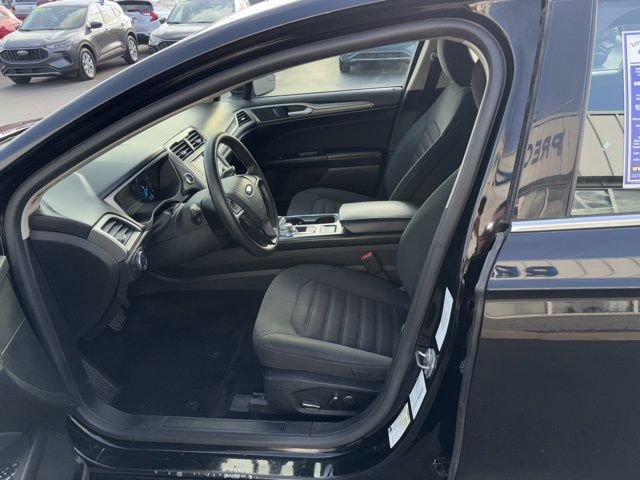 Used 2018 Ford Fusion SE FWD image 22