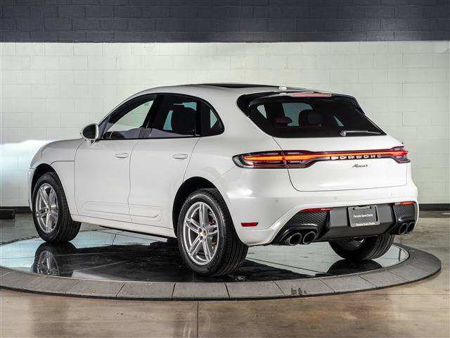 Certified 2025 Porsche Macan AWD/4WD image 3