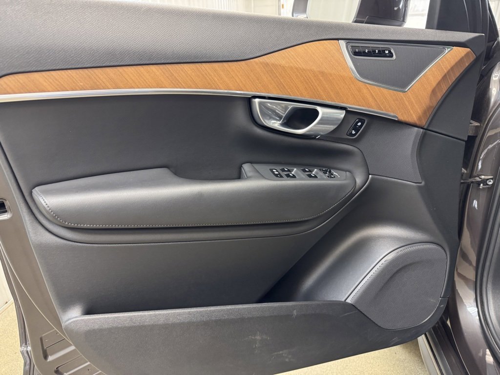 Used 2024 Volvo XC90 B5 Plus image 8
