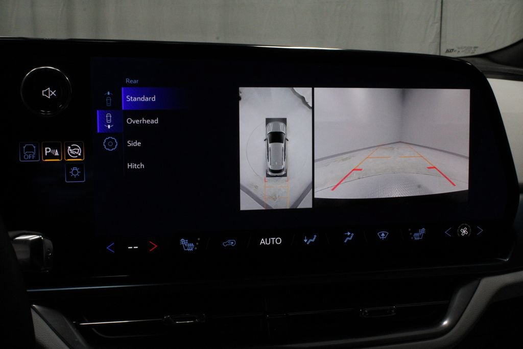 Used 2024 Chevrolet Equinox EV LT FWD image 3