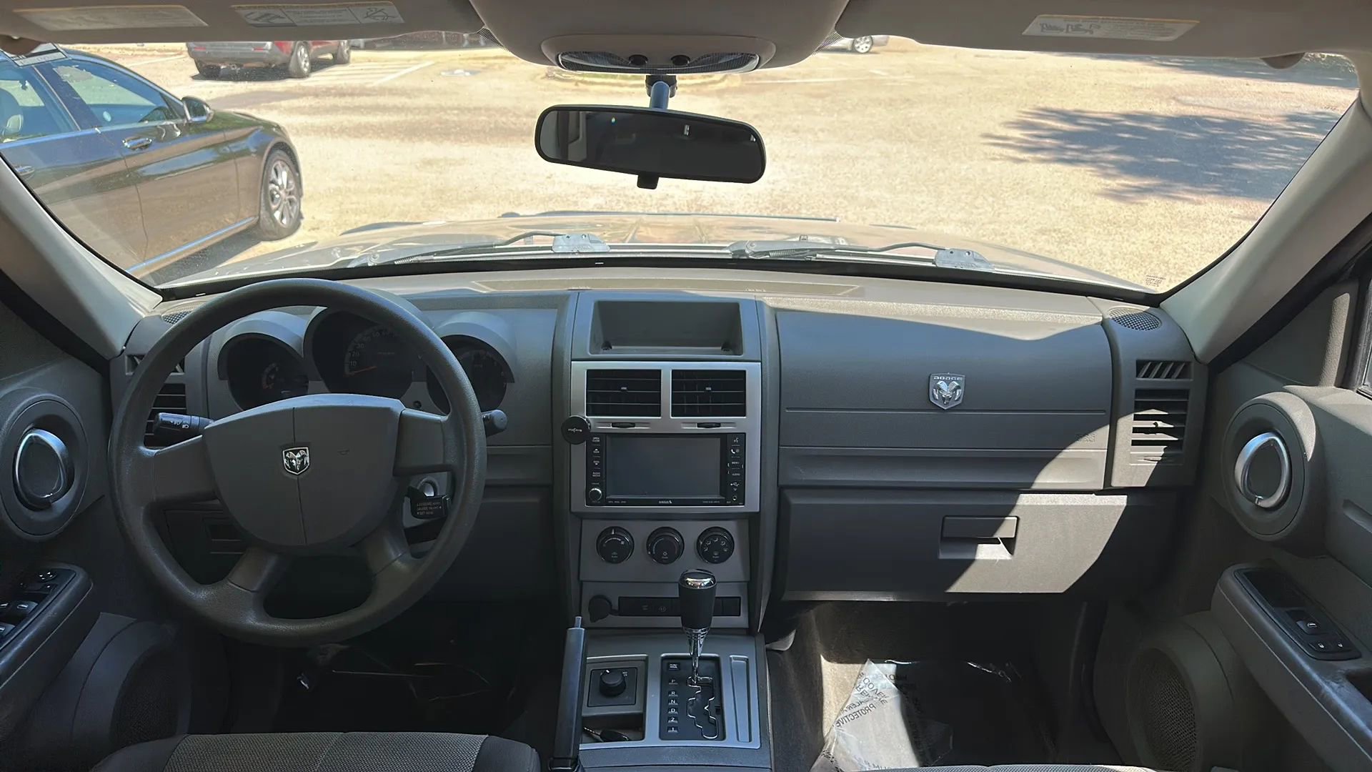 Used 2008 Dodge Nitro SXT image 23