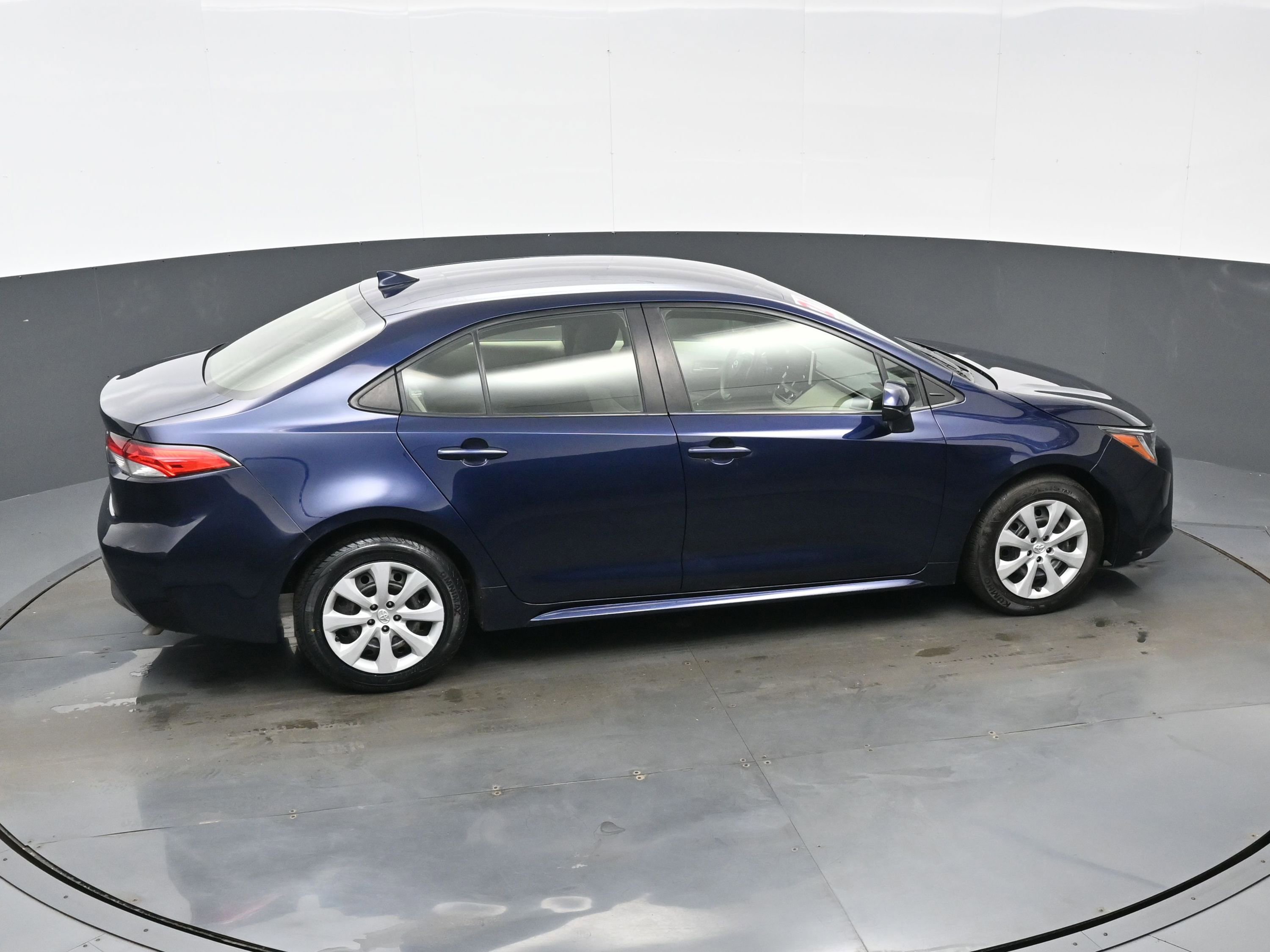 Used 2021 Toyota Corolla LE w/ Carpet Mat Package (TMS) image 39