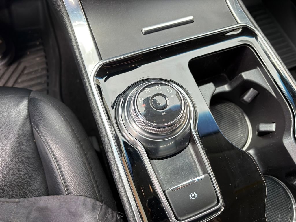 Used 2019 Ford Edge Titanium image 23