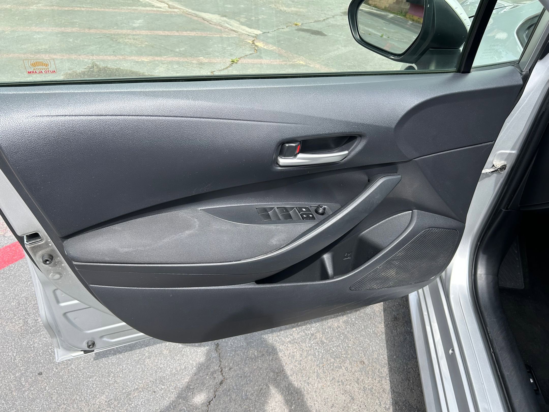 Used 2020 Toyota Corolla LE FWD image 10
