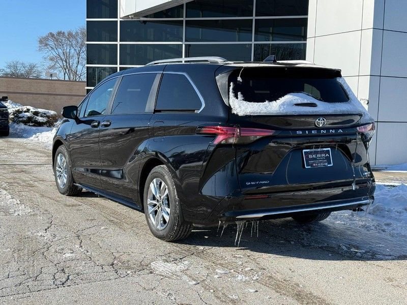 Used 2026 Toyota Sienna Limited image 5