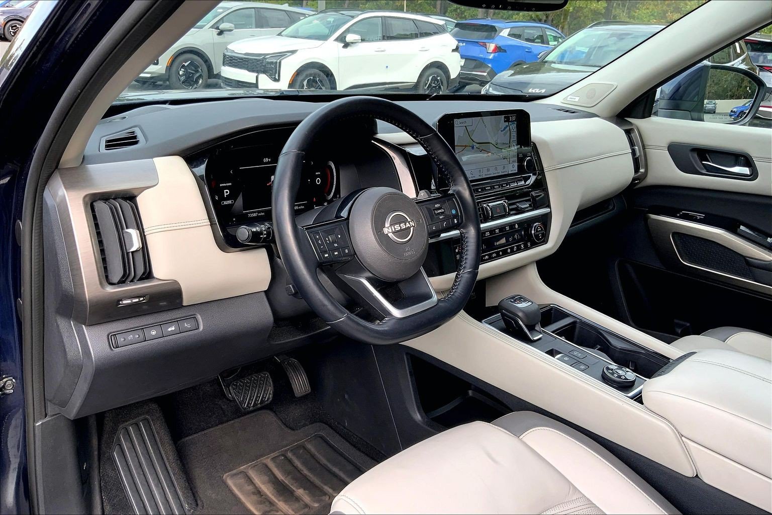 Used 2022 Nissan Pathfinder Platinum w/ Cargo Package AWD/4WD image 16