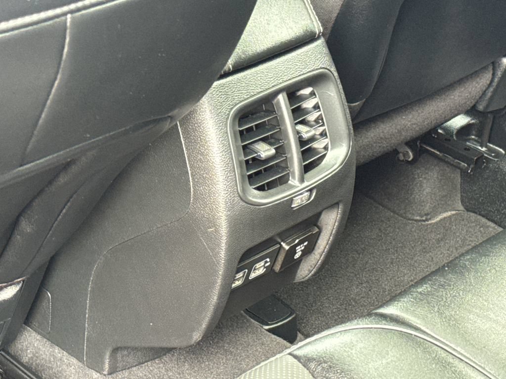 Used 2022 Jeep Cherokee Limited AWD/4WD image 36