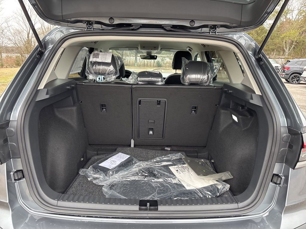 New 2025 Volkswagen Taos SE image 12