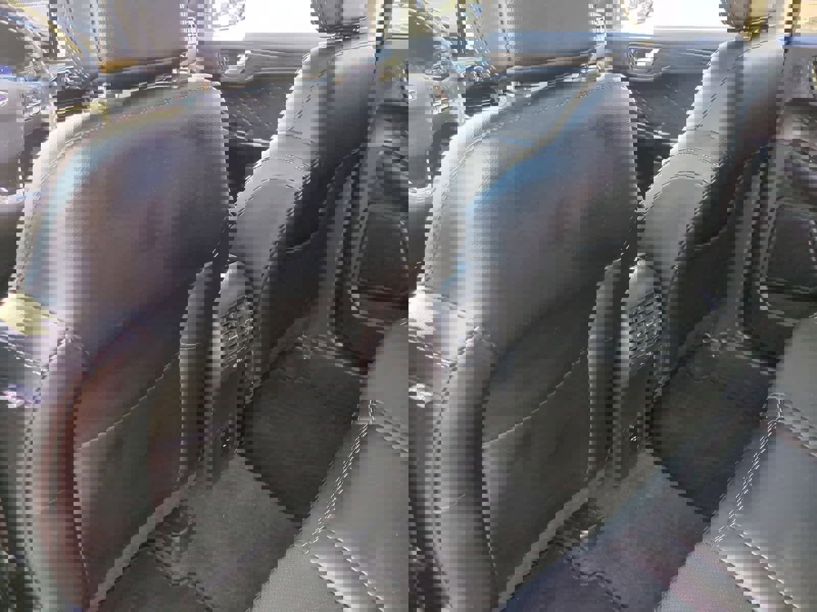 Used 2020 Ford Escape Titanium image 18