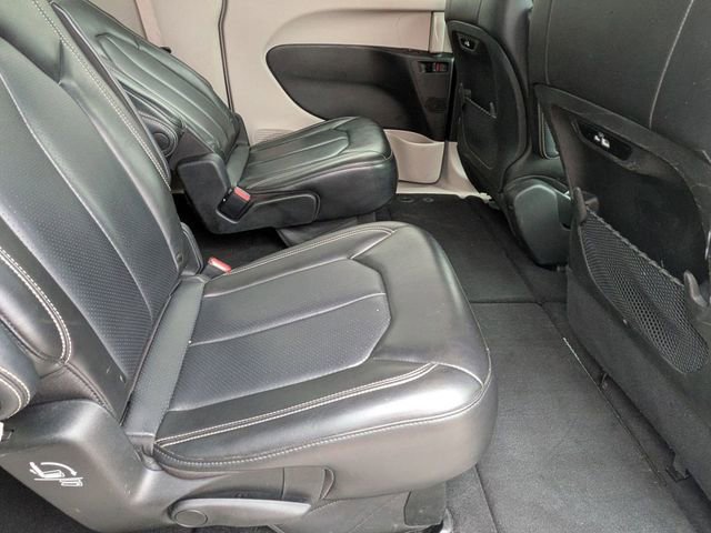 Certified 2023 Chrysler Pacifica Touring-L image 28