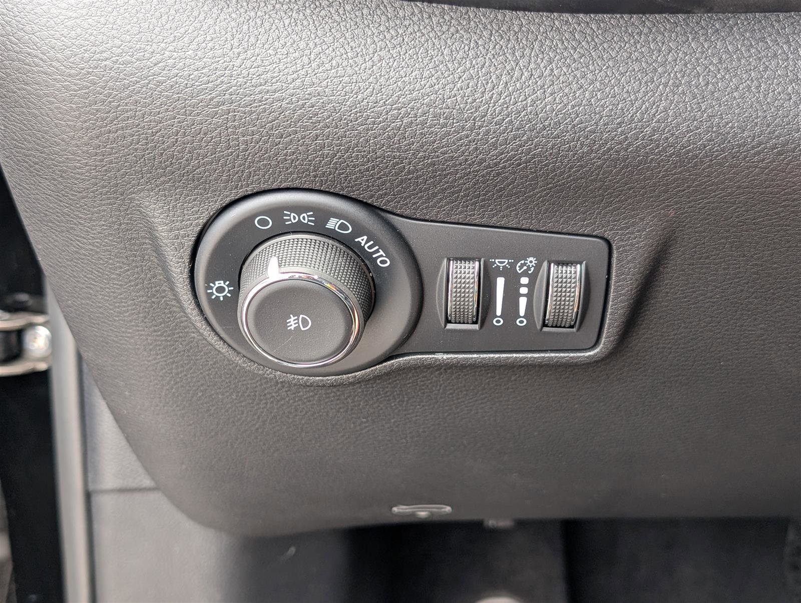 New 2025 Jeep Compass Limited w/ Elite Group AWD/4WD image 17