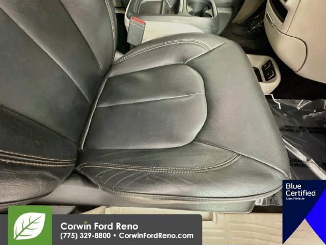 Used 2017 Chrysler Pacifica Touring-L FWD image 30