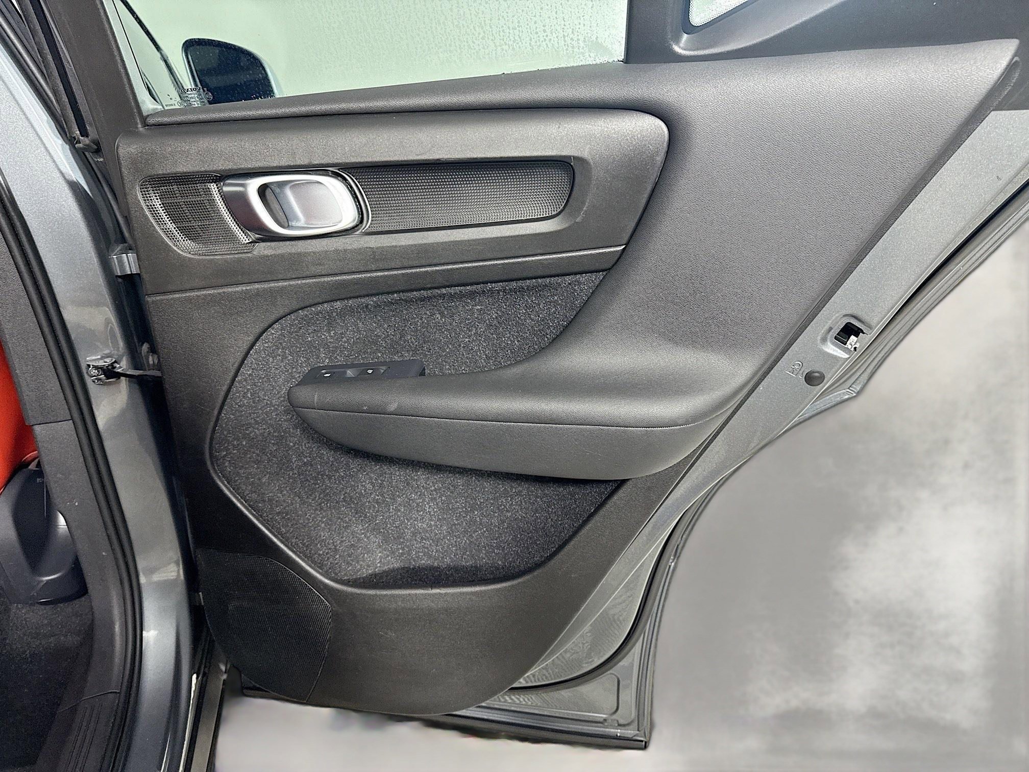 Used 2019 Volvo XC40 T4 Momentum FWD image 28