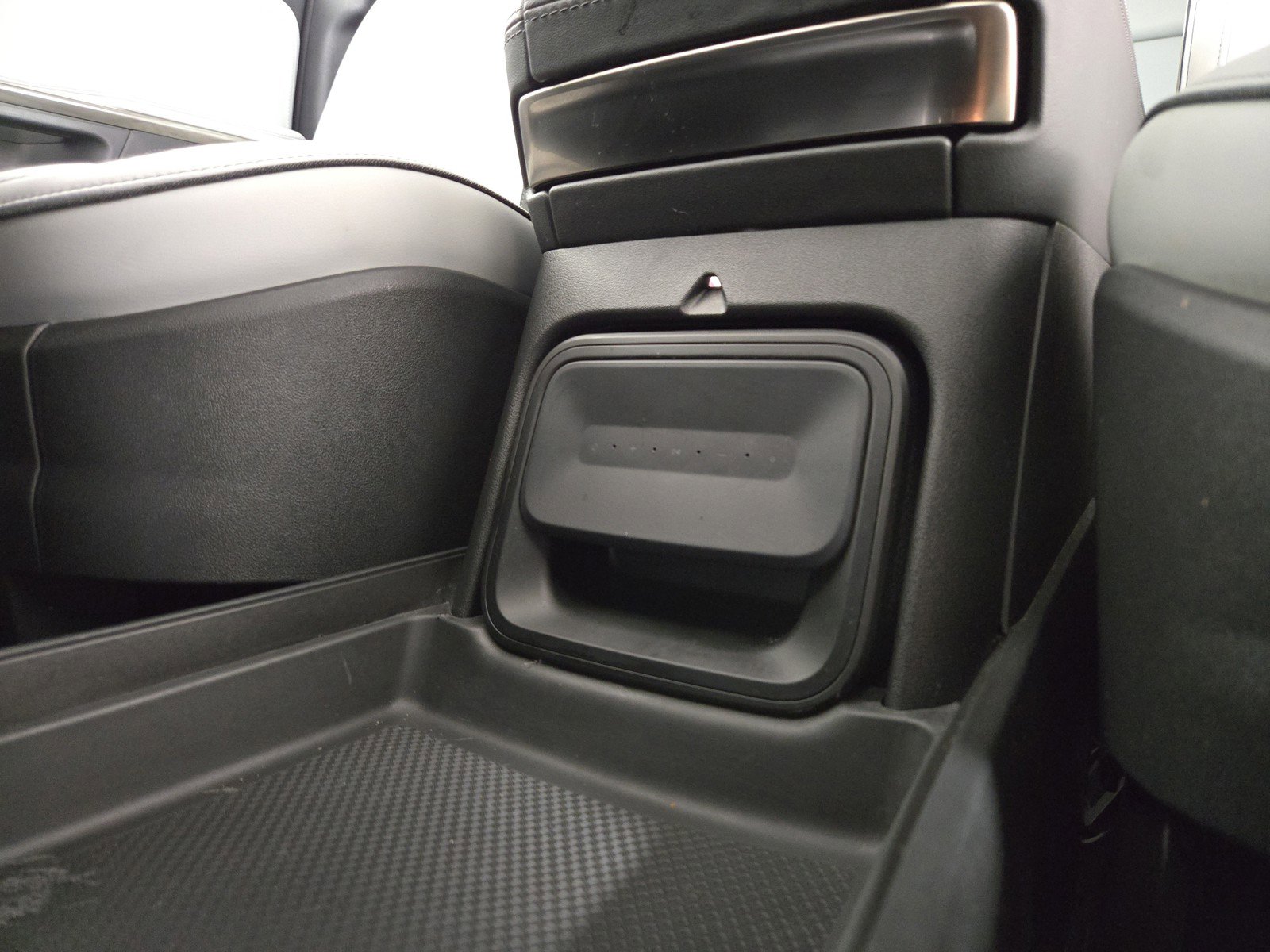 Used 2024 Rivian R1S Adventure AWD/4WD image 30