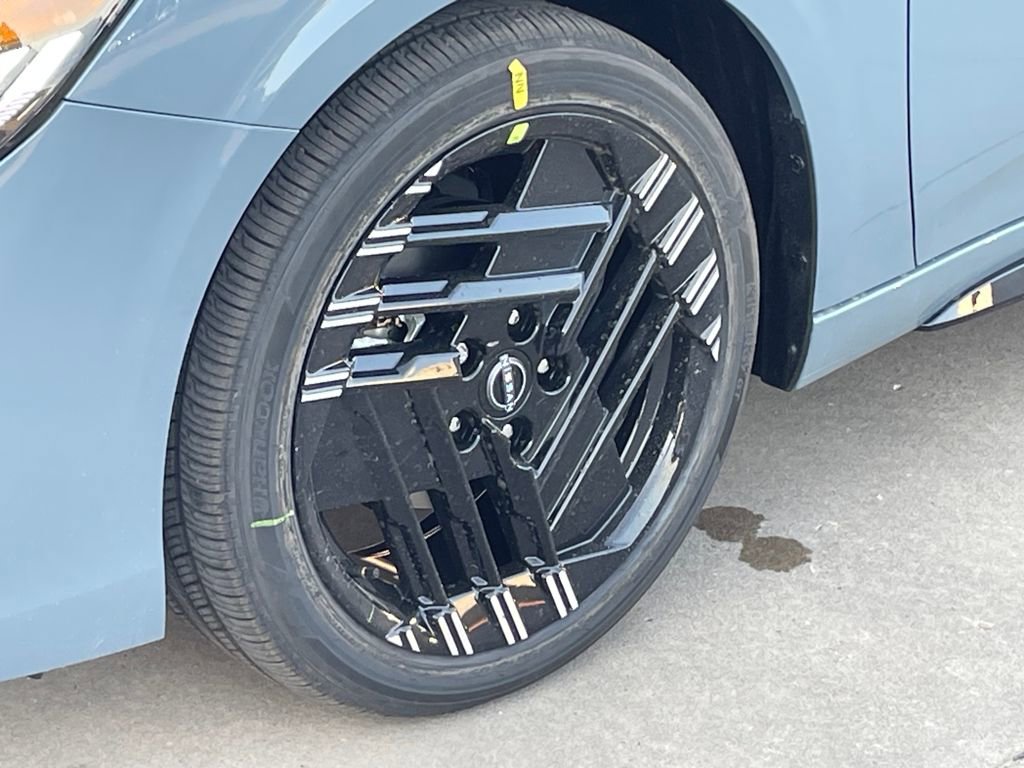 New 2026 Nissan Sentra SR w/ Floor Mat Package FWD image 9