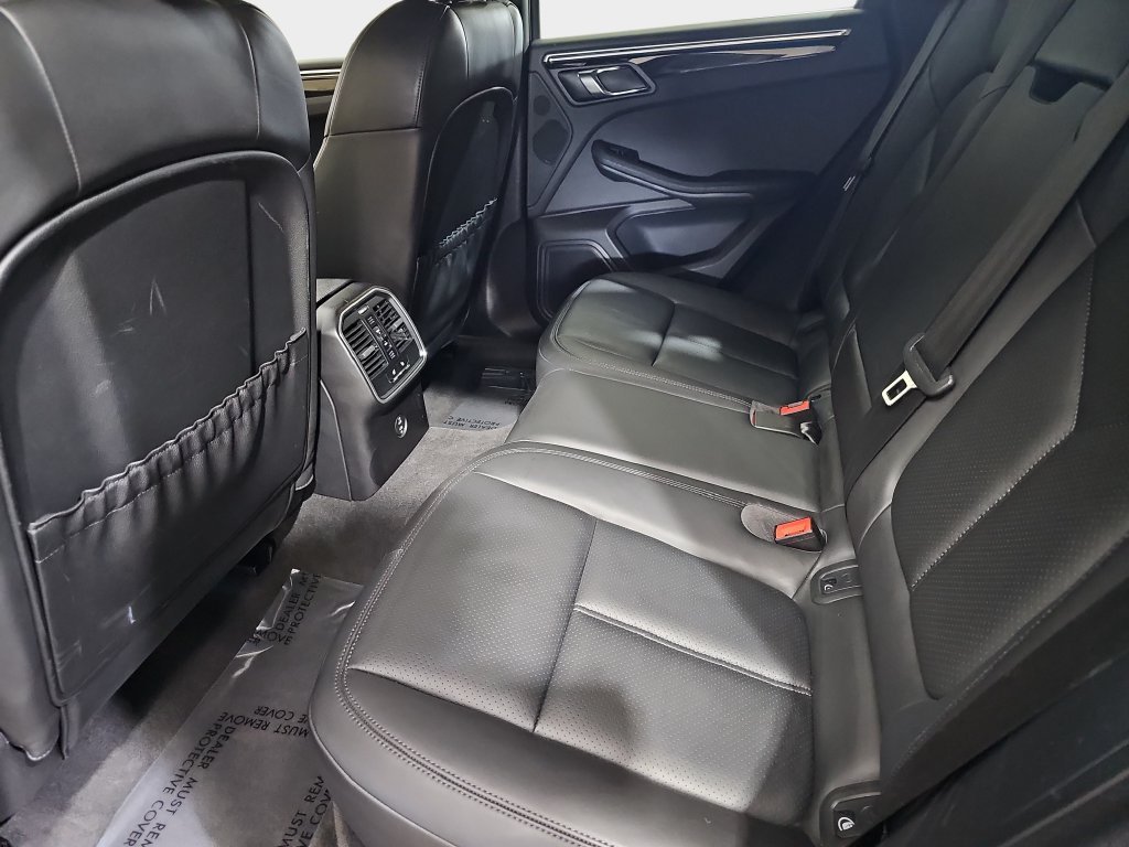 Used 2023 Porsche Macan Turbo AWD/4WD image 17