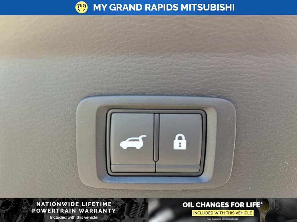 New 2026 Mitsubishi Outlander SE AWD/4WD image 17