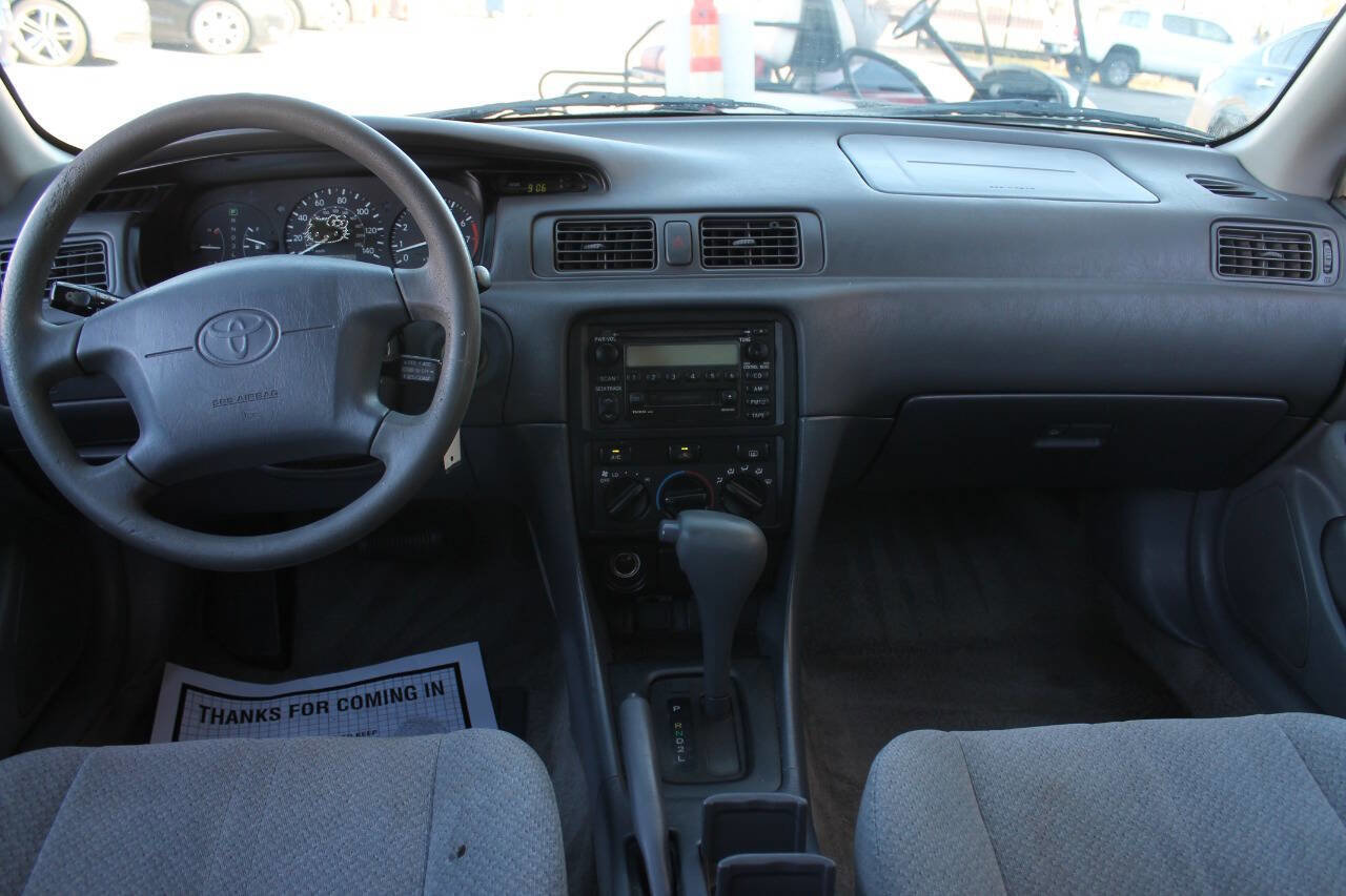 Used 2001 Toyota Camry LE FWD image 30