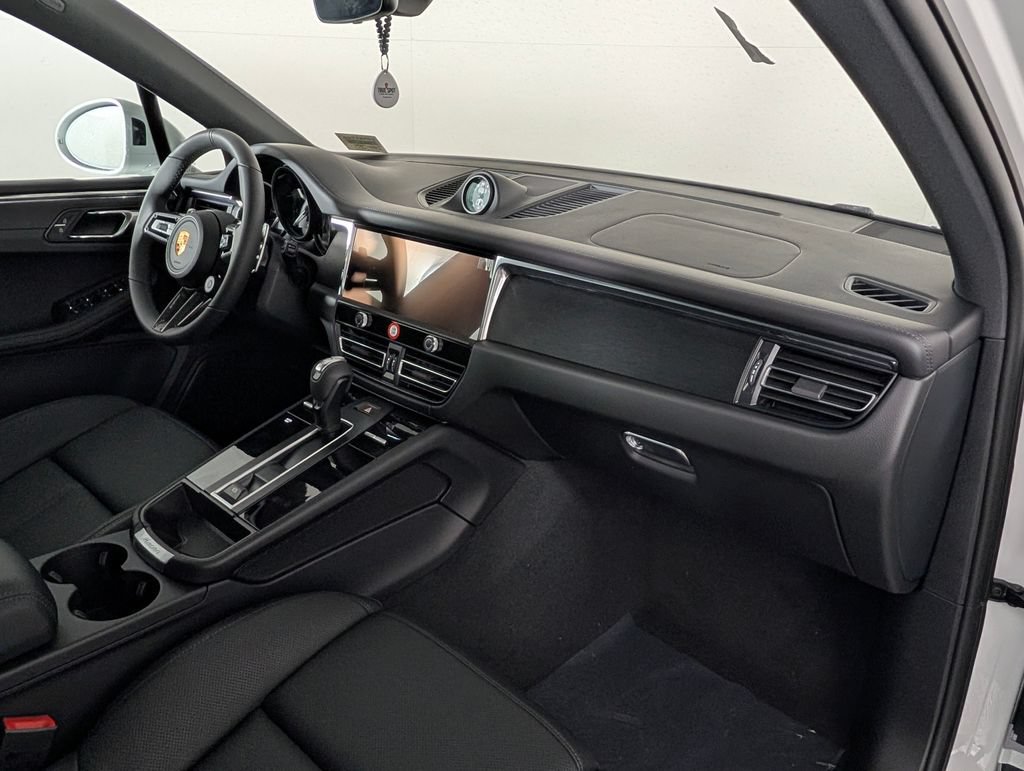 New 2026 Porsche Macan GTS AWD/4WD image 19