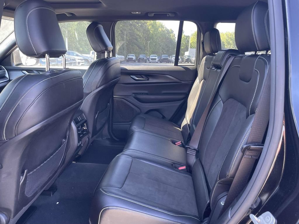 Used 2023 Jeep Grand Cherokee Altitude AWD/4WD image 18