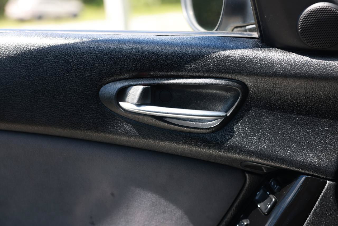 Used 2006 MAZDA RX-8 w/ Touring Pkg RWD image 38